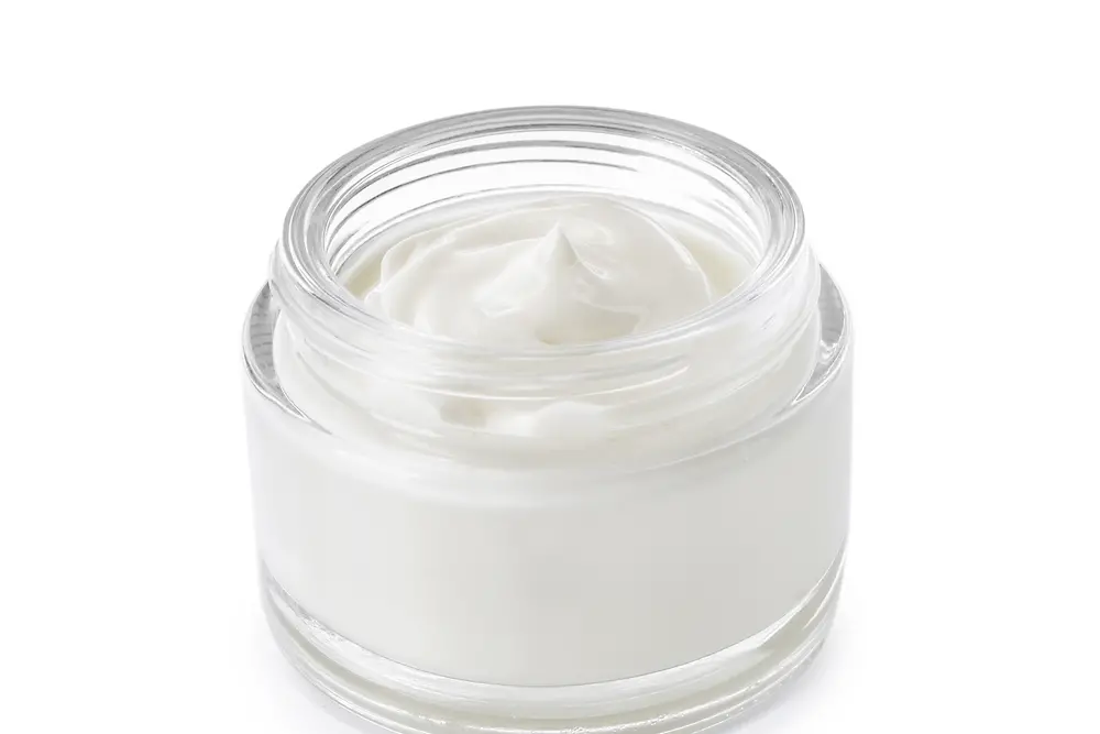 Glastiegel mit Hautcreme