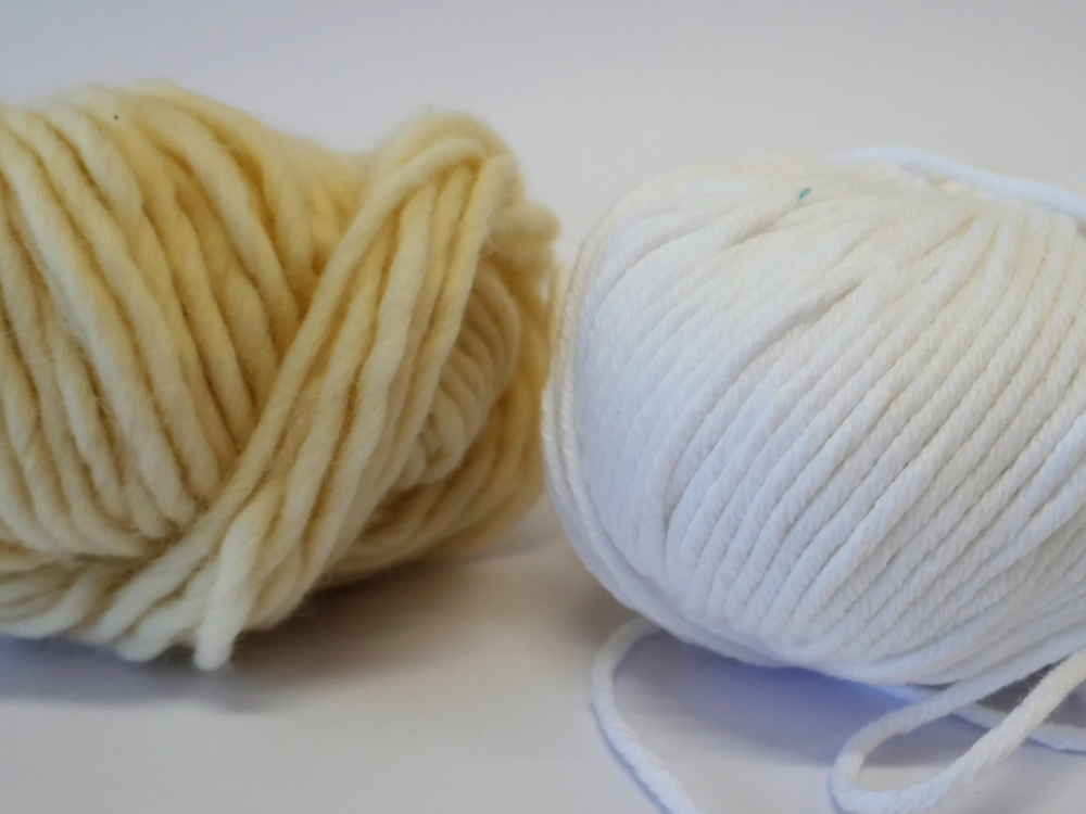 tejido de lana y algodón uno al lado del otro