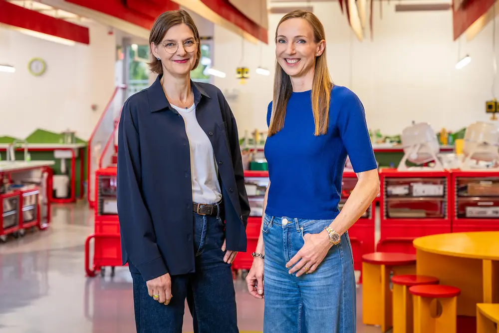 
Dr. Ute Krupp, globale Leiterin der Forscherwelt und Dr. Simone Bagel-Trah, Schirmherrin der Initiative und Vorsitzende des Aufsichtsrats und Gesellschafterausschusses von Henkel (v. l.)