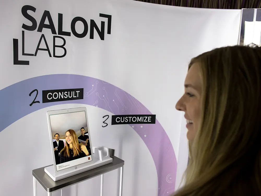 

Henkel Beauty Care befördert das Friseurerlebnis ins digitale Zeitalter und stellte das „Schwarzkopf Professional SalonLab™“ auf der Elektronikmesse CES® in Las Vegas vor. SalonLab wurde zweifach mit dem diesjährigen CES® Innovation Award ausgezeichnet.